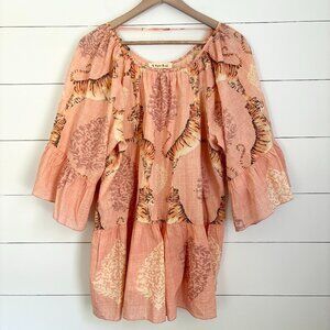 A Rare Bird blush pink top with tigers and oversized sleezes one size